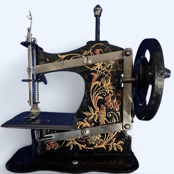 Antique Toy Sewing Machine From F. W. Müller Made In Germany Works